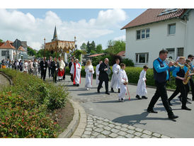 Bittprozession um den Kleinen Berg an Pfingstmontag (Foto: Karl-Franz Thiede)